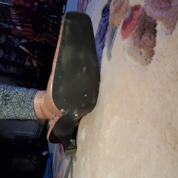 Good used condition liz Claiborne heels - Picture 4 of 8